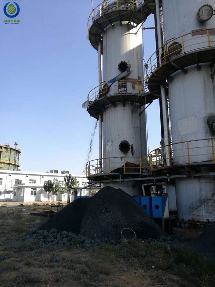 內蒙古焦化廠施工現場掏廢活性炭